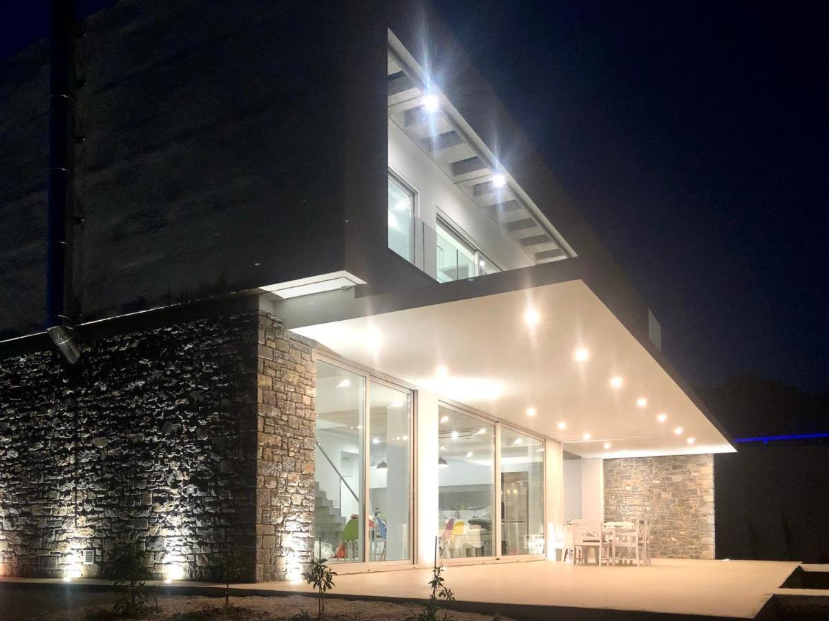 Kuro Beach House - Oceanfront Luxury & 25M Pool Achlia Esterno foto