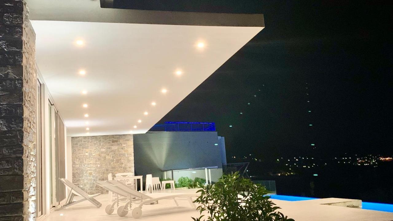 Kuro Beach House - Oceanfront Luxury & 25M Pool Achlia Esterno foto